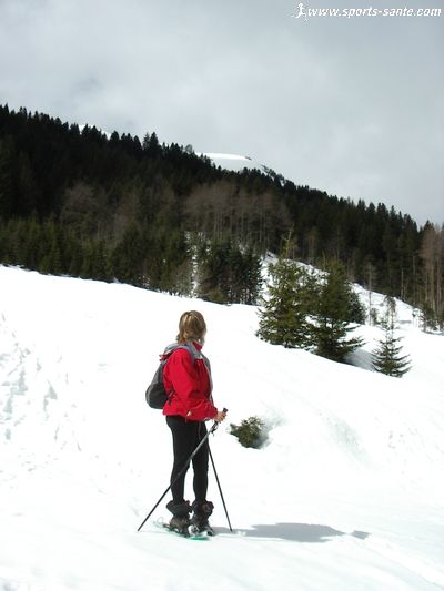 Image de raquette en montagne